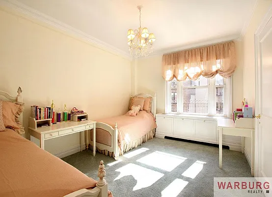 Sold by Warburg | media 17