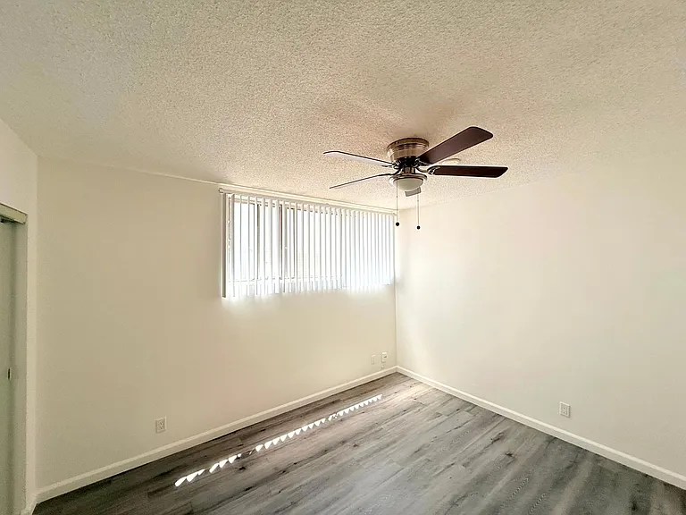 1029 N. Ardmore Avenue — Photo 14