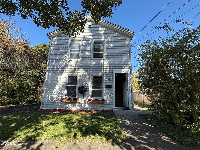 2nd image of 44 W 8th Avenue