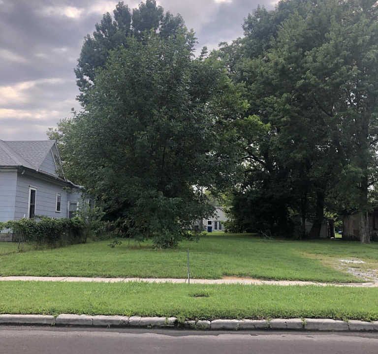 1st image of 1028 S Moffet Ave