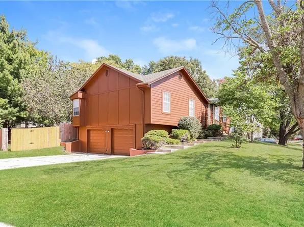 105 NE Leann Dr, Blue Springs, MO 64014