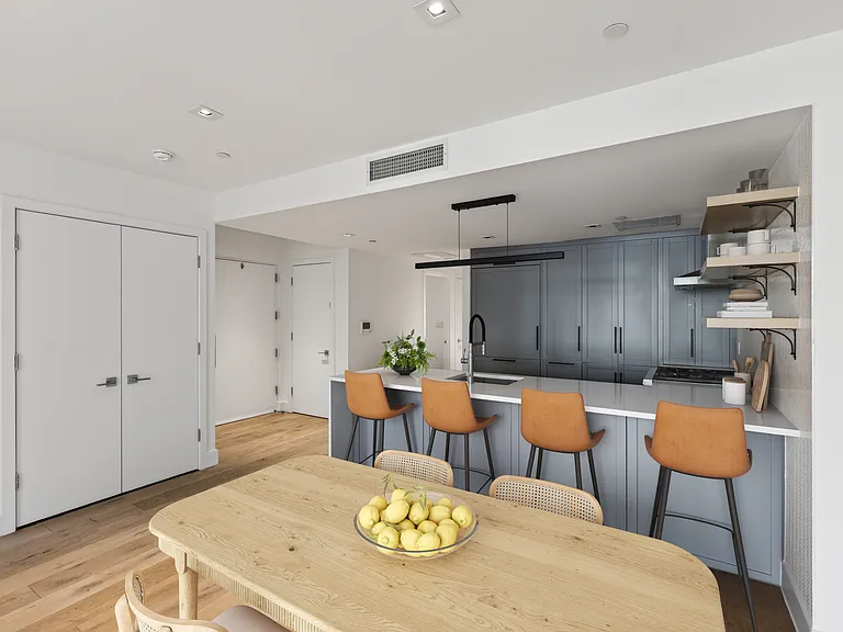 33 Frost St #3B — Photo 5
