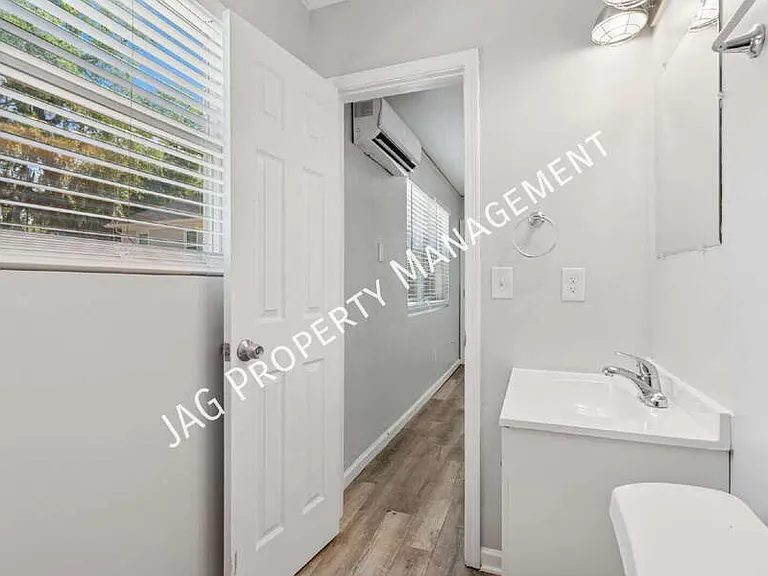 1123 Lasalle St #8 — Photo 12