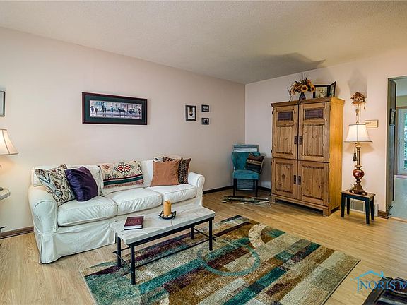 3rd image of 11073 Riverbend Ct E