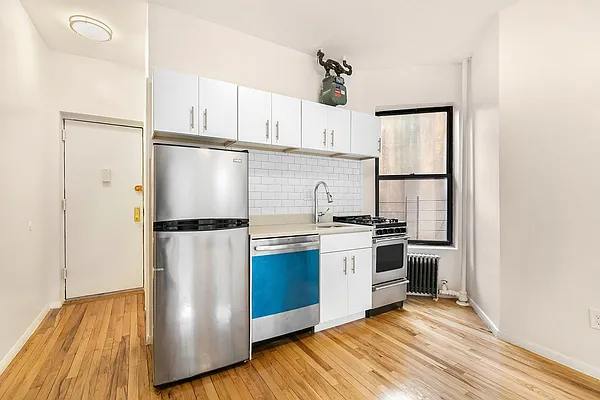 Rented by Compass | media 7