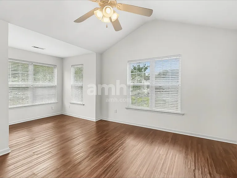 5 Phaeton Ave — Photo 11