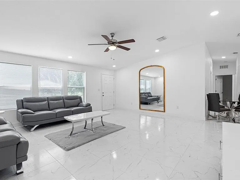 6847 Woodsman Dr — Photo 29