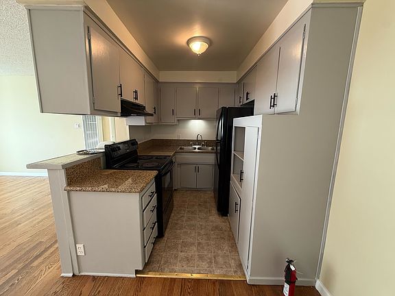 3rd image of 1215 Barry Ave