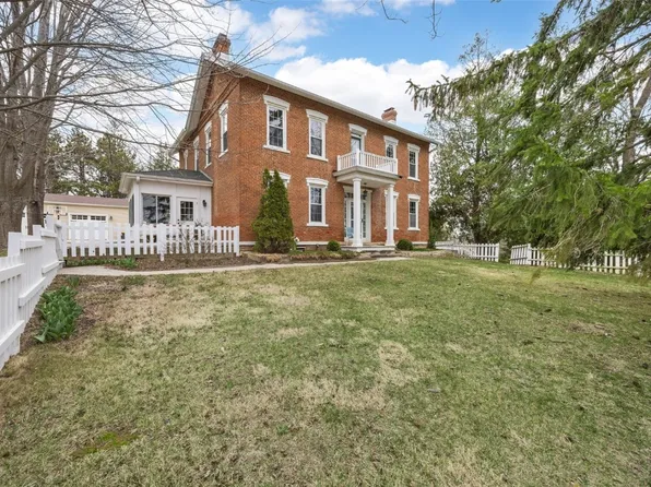 321 Light Rd, Lisbon, IA 52253