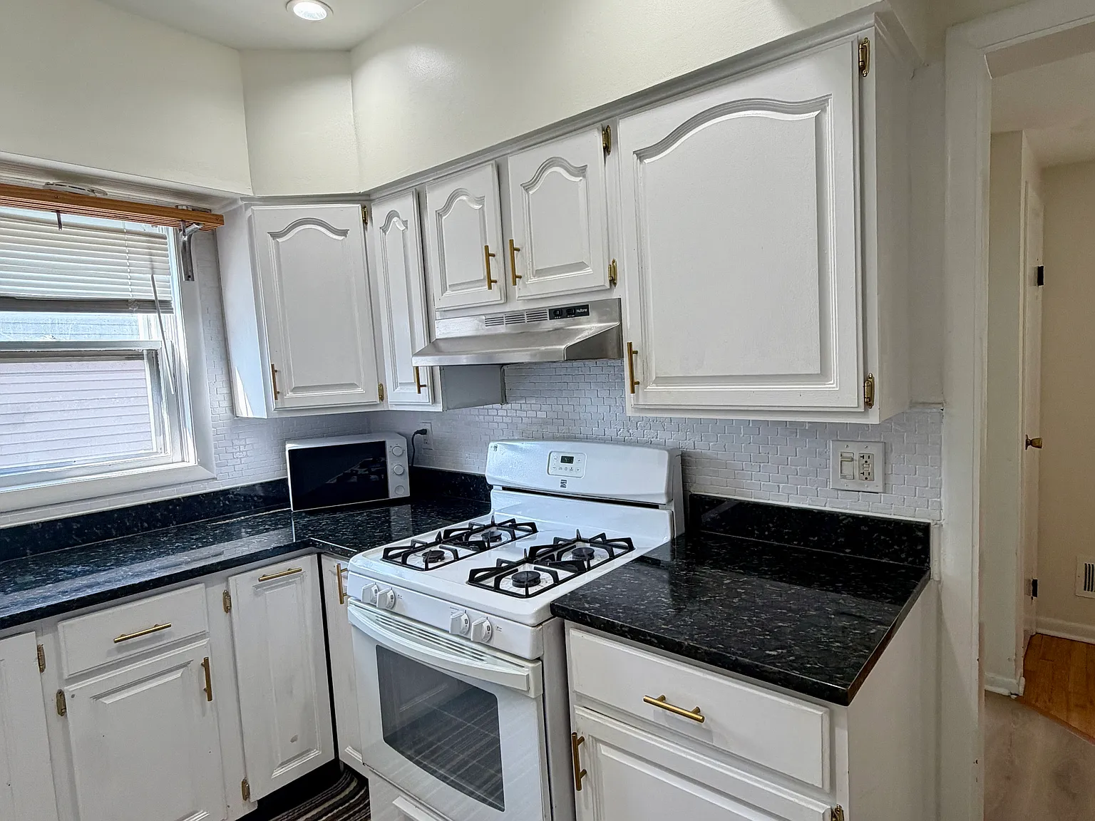 2 bed, 800 sqft, $2,000 — Photo 3