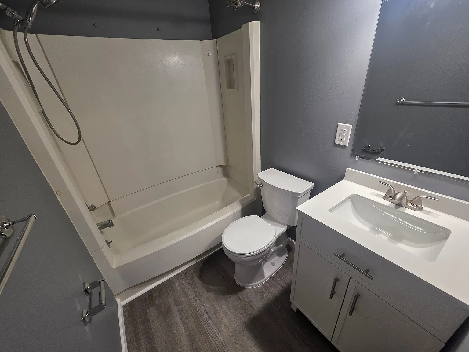 2 bed, 1.5 bath, 896 sqft, $1,275 — Photo 3