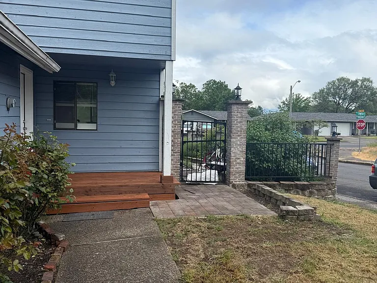 3107 NE Powderhorn Pl — Photo 2