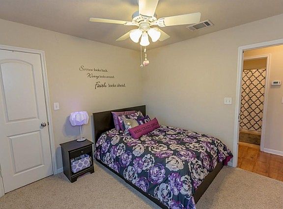 3rd image of 109 Briarwood