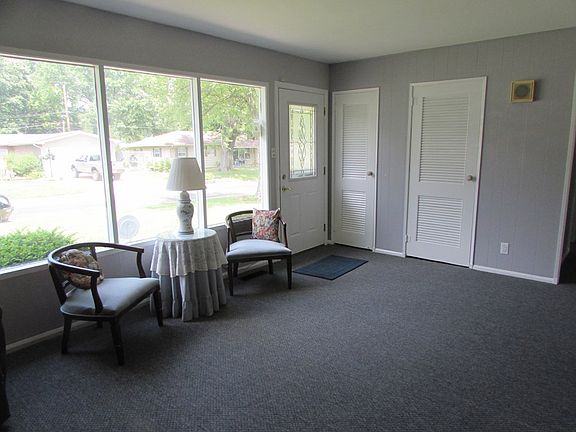 3rd image of 604 Lawndale Dr