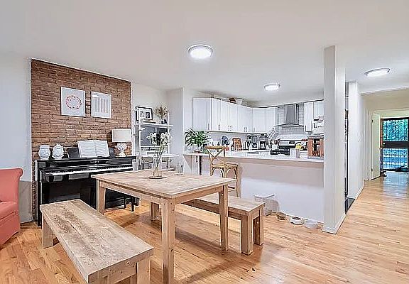 5th image of 355 W 20th St