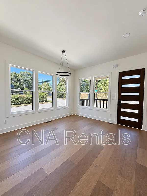4 bed, 3.0 bath, 2000 sqft, $3,000 — Photo 2