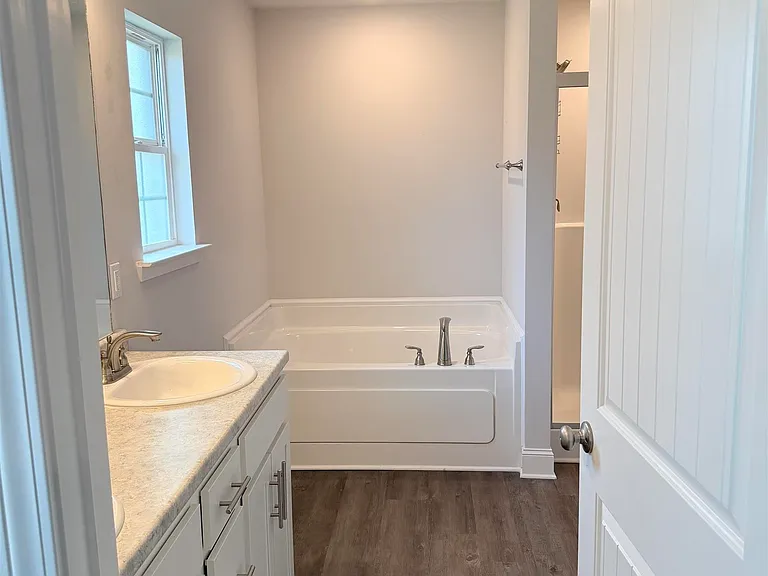 214 Alonzo Toney Dr — Photo 13