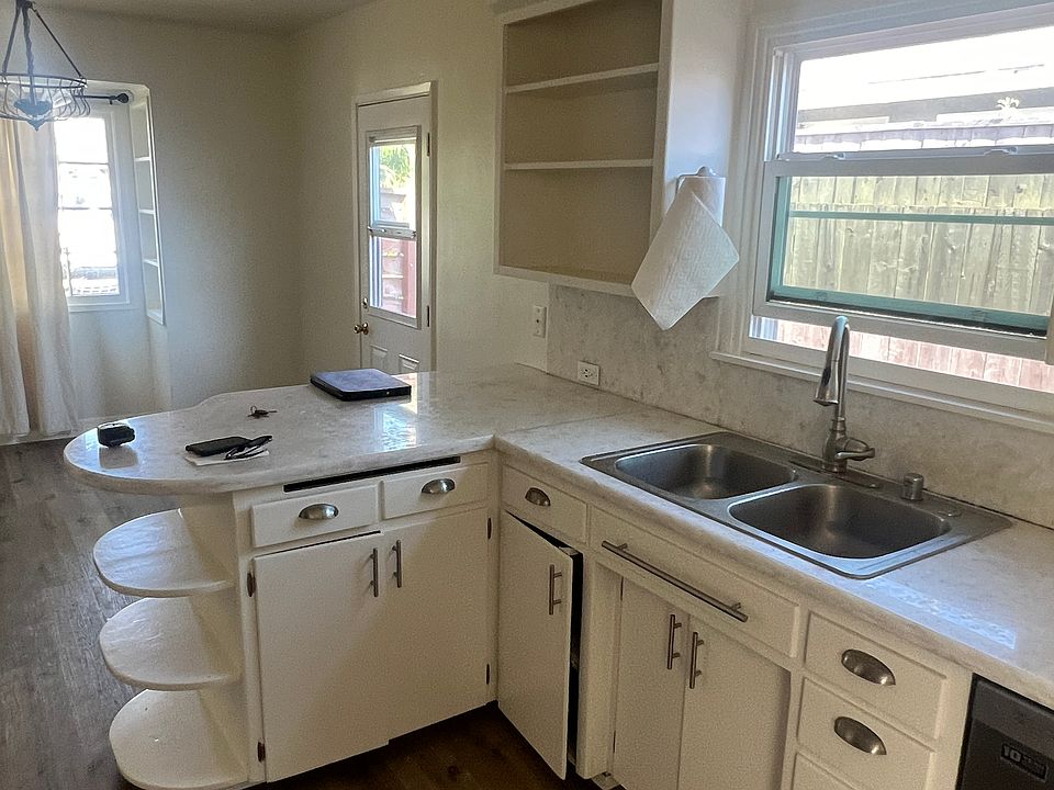 1st image of 1923 S Tremont St
