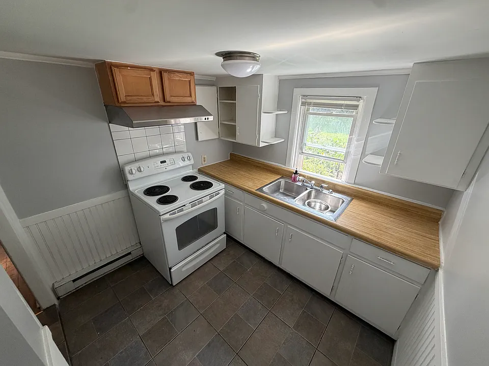 78 Pequot Rd #1