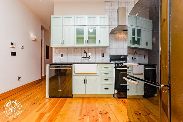 Rented by MySpaceNYC | media 3