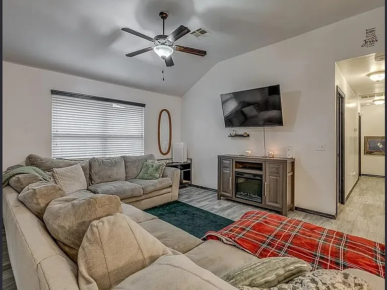 19725 Serenade Way — Photo 5