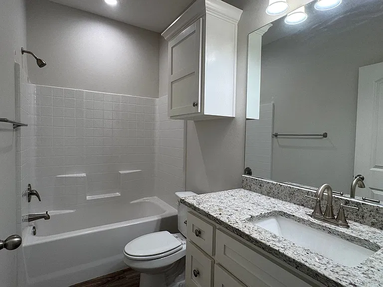 3704-3784 Cottage Park Cir — Photo 13