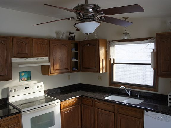 4th image of 922 Lennox St