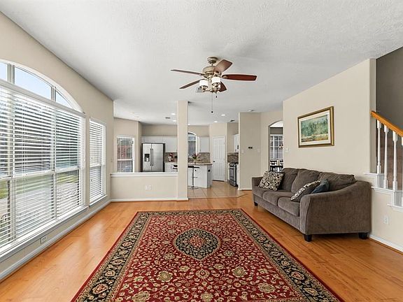 5th image of 819 Featherbrook Ct