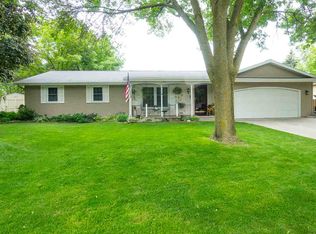 841 E Apple Tree Ln, Appleton, WI 54911