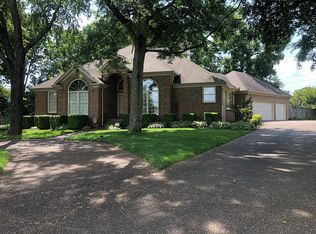 3537 Fieldcrest Dr, Bowling Green, KY 42104