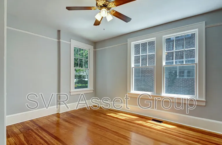 1758 Greenwood Ave — Photo 7