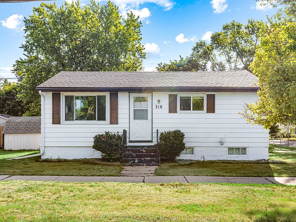 1st image of 319 1st St