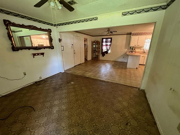 3rd image of 301 Katherine Dr