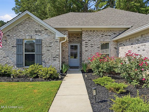 3rd image of 122 Jasmine Cove Dr