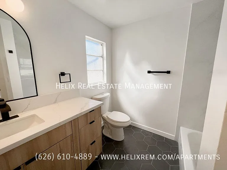 1313 Huntington Dr #5 — Photo 6