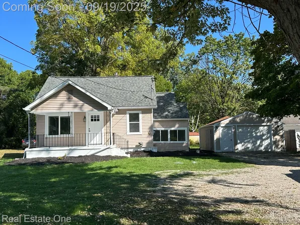 6089 Lapeer Rd, Burton, MI 48509