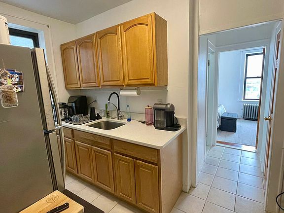 4th image of 2123 27th St APT B4