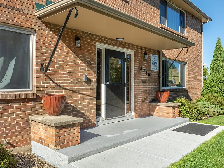 2210 Catalpa Rd #D — Photo 10