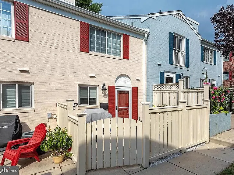 1487A N Van Dorn St — Photo 2