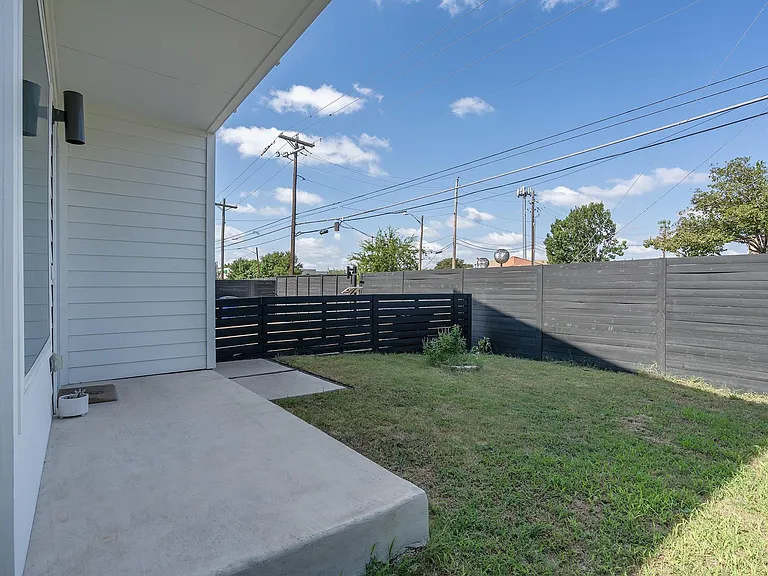 1419 Montopolis Dr #1 — Photo 3