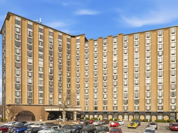 1 Renaissance Pl Unit 709, Palatine, IL 60067