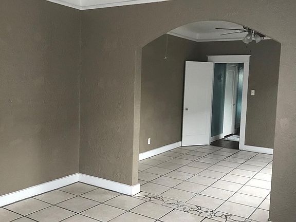 2nd image of 1202 Mandeville St