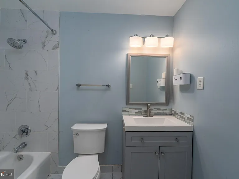 1908 Champlain Dr — Photo 37