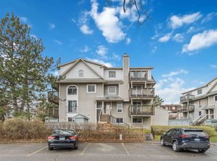 904 Tanguay Ct, Ottawa, ON K2L3X5
