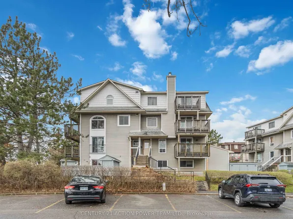 904 Tanguay Ct, Ottawa, ON K2L 3X5