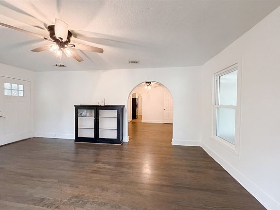 4th image of 2724 Halbert St