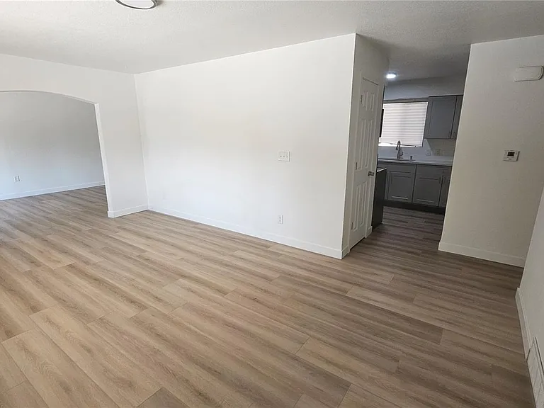 7840 Linda Cir — Photo 2