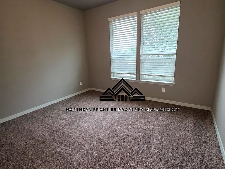 185 SW Silverstar Ln — Photo 9