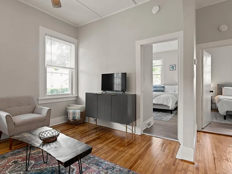 125 Circular St #B — Photo 5