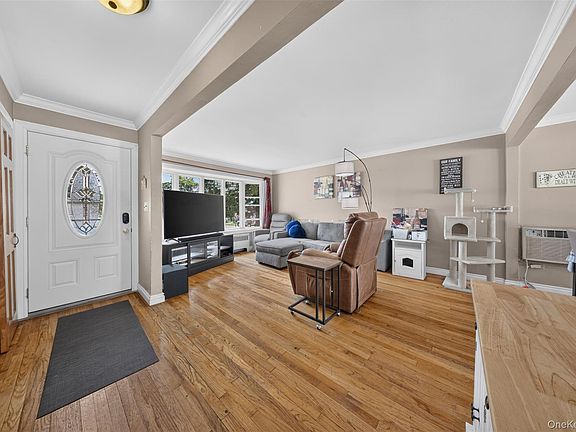 4th image of 201 Willis Court